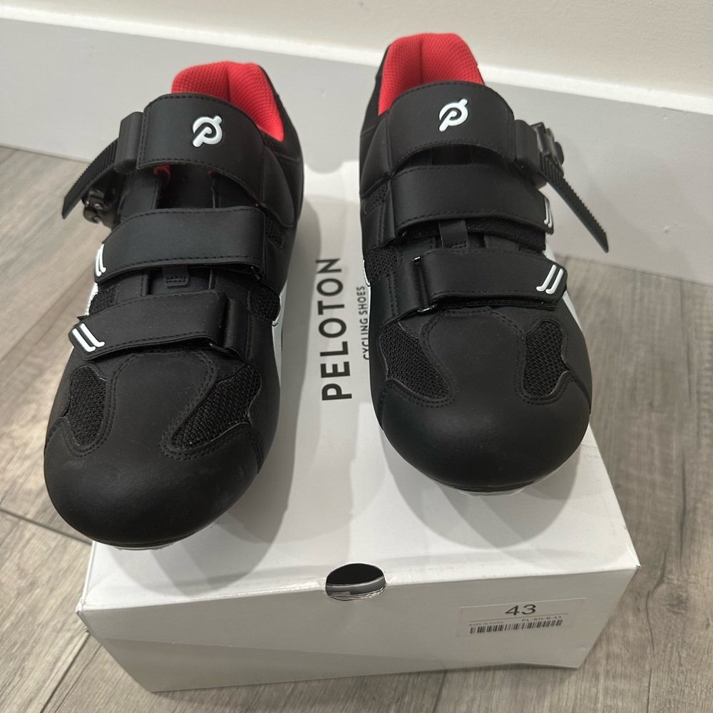 NEW Peloton Unisex Cycling Shoes Size 43